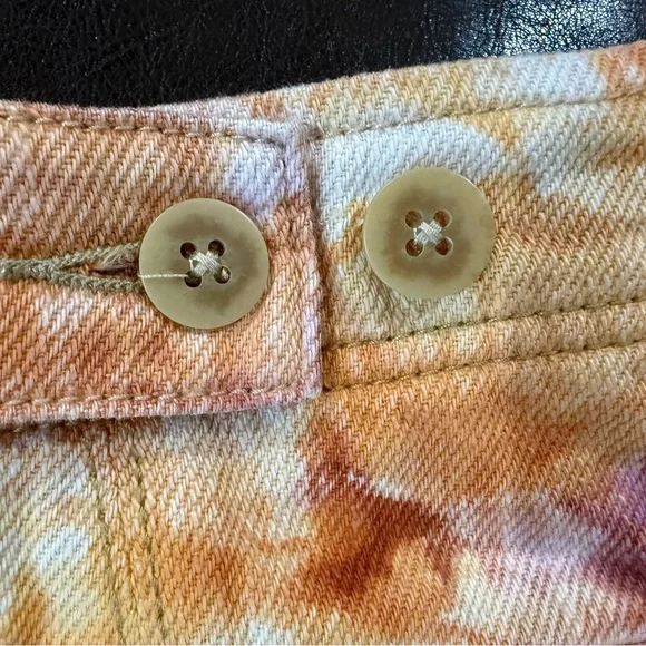 We The Free She's A Legend Orange Apricot Tie-Dye
Bermuda Shorts Size 12 - Picture 10 of 16